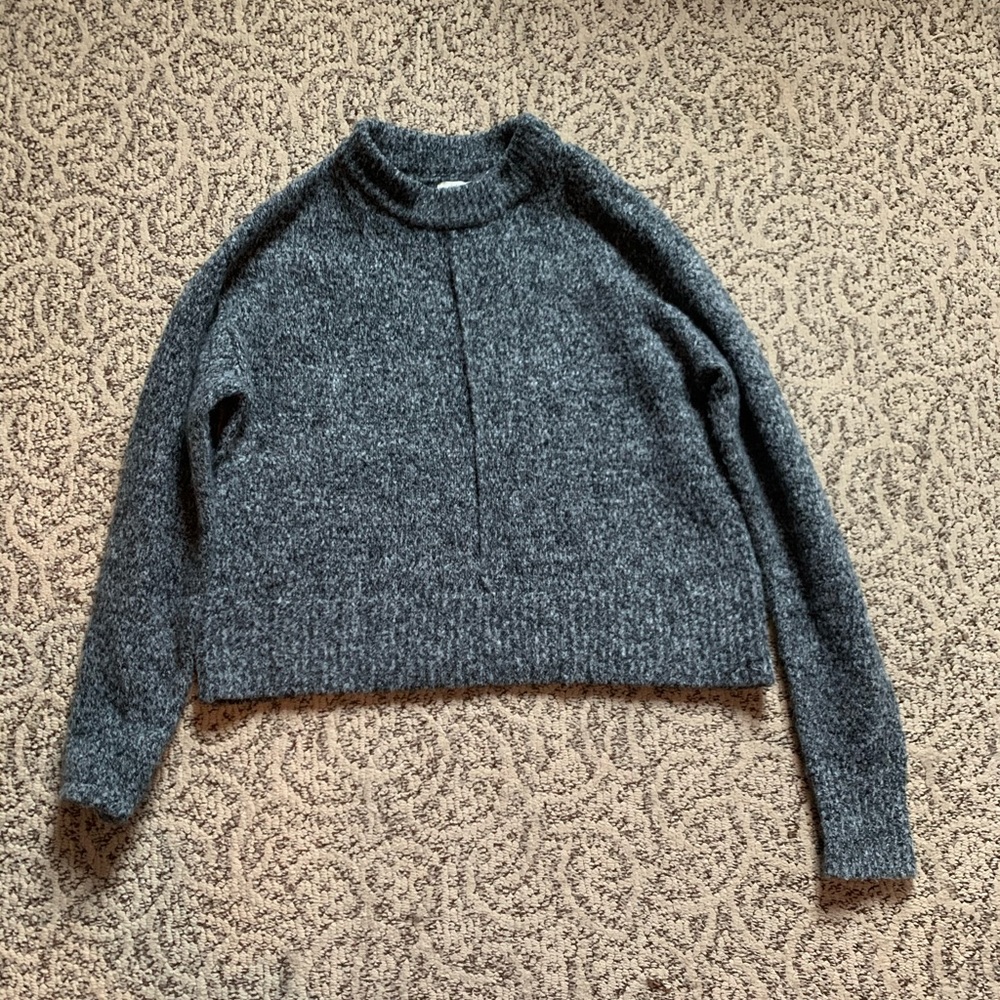Super cute cropped sweater